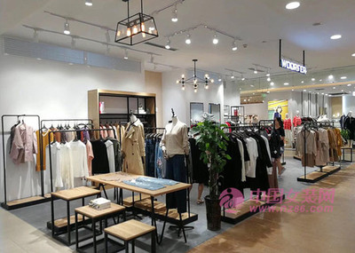 現(xiàn)在開(kāi)服裝店還能賺錢(qián)嗎？機(jī)遇與挑戰(zhàn)并存